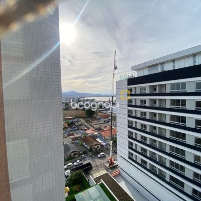 Apartamento com 109m², 3 quartos (sendo 1 suíte), 2 garagens, no bairro Estreito em Florianópolis