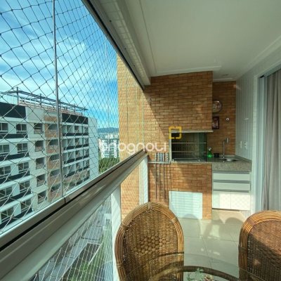 Apartamento com 109m², 3 quartos (sendo 1 suíte), 2 garagens, no bairro Estreito em Florianópolis