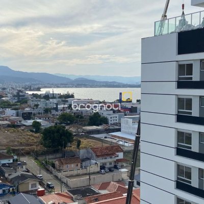 Apartamento com 109m², 3 quartos (sendo 1 suíte), 2 garagens, no bairro Estreito em Florianópolis