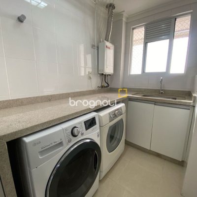Apartamento com 109m², 3 quartos (sendo 1 suíte), 2 garagens, no bairro Estreito em Florianópolis