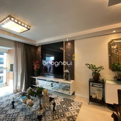 Apartamento com 109m², 3 quartos (sendo 1 suíte), 2 garagens, no bairro Estreito em Florianópolis