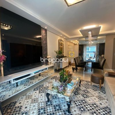 Apartamento com 109m², 3 quartos (sendo 1 suíte), 2 garagens, no bairro Estreito em Florianópolis