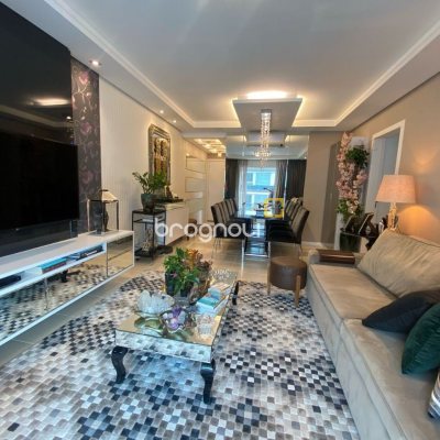 Apartamento com 109m², 3 quartos (sendo 1 suíte), 2 garagens, no bairro Estreito em Florianópolis