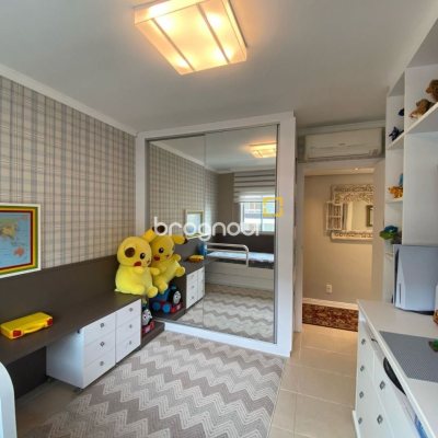 Apartamento com 109m², 3 quartos (sendo 1 suíte), 2 garagens, no bairro Estreito em Florianópolis