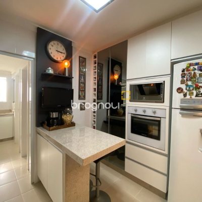 Apartamento com 109m², 3 quartos (sendo 1 suíte), 2 garagens, no bairro Estreito em Florianópolis