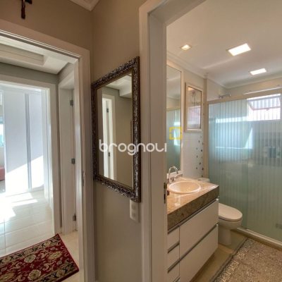 Apartamento com 109m², 3 quartos (sendo 1 suíte), 2 garagens, no bairro Estreito em Florianópolis