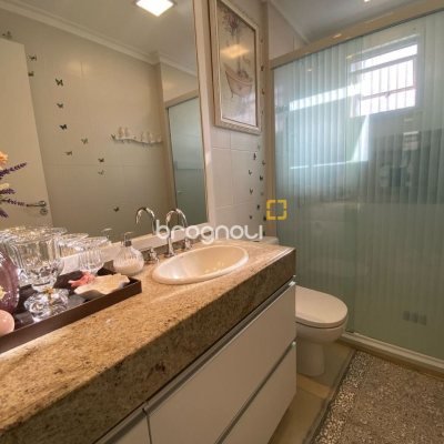 Apartamento com 109m², 3 quartos (sendo 1 suíte), 2 garagens, no bairro Estreito em Florianópolis