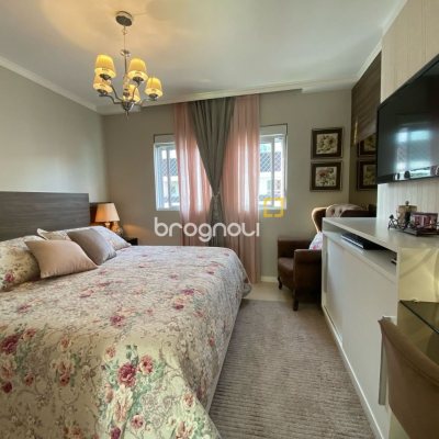 Apartamento com 109m², 3 quartos (sendo 1 suíte), 2 garagens, no bairro Estreito em Florianópolis