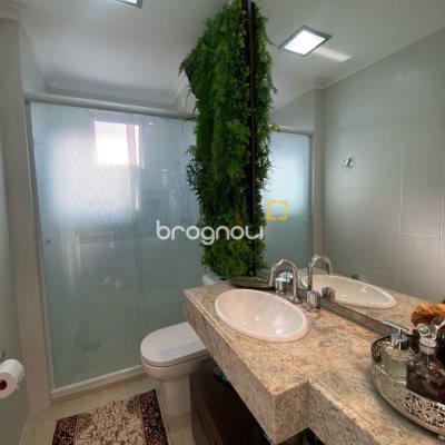 Apartamento com 109m², 3 quartos (sendo 1 suíte), 2 garagens, no bairro Estreito em Florianópolis