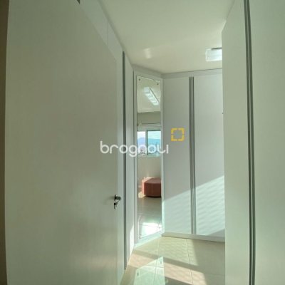Apartamento com 109m², 3 quartos (sendo 1 suíte), 2 garagens, no bairro Estreito em Florianópolis