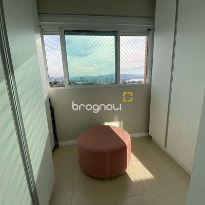 Apartamento com 109m², 3 quartos (sendo 1 suíte), 2 garagens, no bairro Estreito em Florianópolis