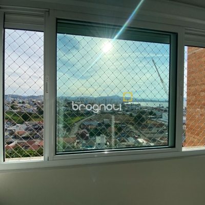 Apartamento com 109m², 3 quartos (sendo 1 suíte), 2 garagens, no bairro Estreito em Florianópolis