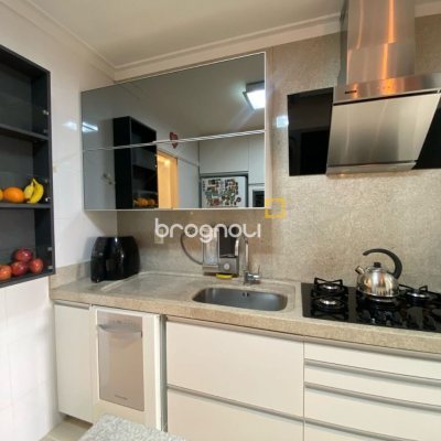 Apartamento com 109m², 3 quartos (sendo 1 suíte), 2 garagens, no bairro Estreito em Florianópolis