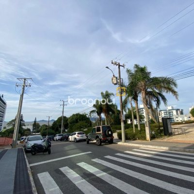 Apartamento com 109m², 3 quartos (sendo 1 suíte), 2 garagens, no bairro Estreito em Florianópolis