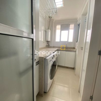 Apartamento com 109m², 3 quartos (sendo 1 suíte), 2 garagens, no bairro Estreito em Florianópolis