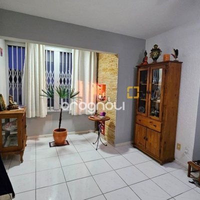Apartamento com 69m², 3 quartos (sendo 1 suíte), 1 garagem, no bairro Canasvieiras em Florianópolis