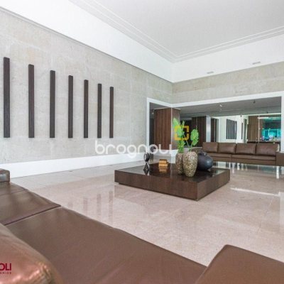 Apartamento com 112m², 2 quartos (sendo 2 suítes), 2 garagens, no bairro Centro em Florianópolis
