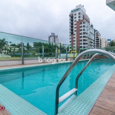 Apartamento com 112m², 2 quartos (sendo 2 suítes), 2 garagens, no bairro Centro em Florianópolis