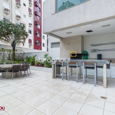 Apartamento com 112m², 2 quartos (sendo 2 suítes), 2 garagens, no bairro Centro em Florianópolis