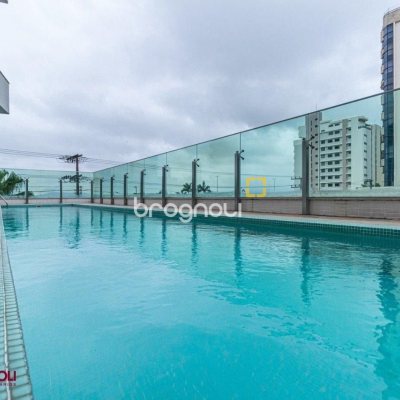 Apartamento com 112m², 2 quartos (sendo 2 suítes), 2 garagens, no bairro Centro em Florianópolis