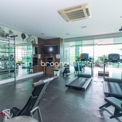 Apartamento com 112m², 2 quartos (sendo 2 suítes), 2 garagens, no bairro Centro em Florianópolis