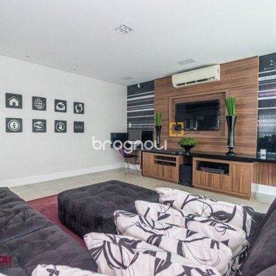 Apartamento com 112m², 2 quartos (sendo 2 suítes), 2 garagens, no bairro Centro em Florianópolis
