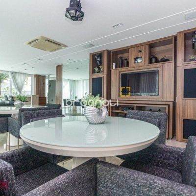 Apartamento com 112m², 2 quartos (sendo 2 suítes), 2 garagens, no bairro Centro em Florianópolis