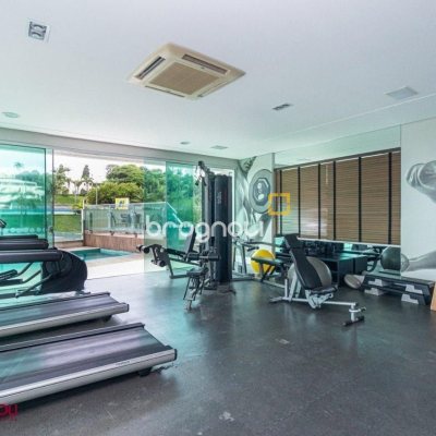 Apartamento com 112m², 2 quartos (sendo 2 suítes), 2 garagens, no bairro Centro em Florianópolis