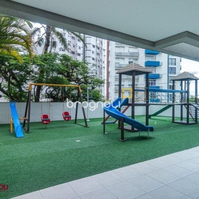Apartamento com 112m², 2 quartos (sendo 2 suítes), 2 garagens, no bairro Centro em Florianópolis