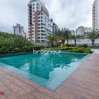 Apartamento com 112m², 2 quartos (sendo 2 suítes), 2 garagens, no bairro Centro em Florianópolis