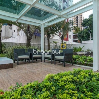 Apartamento com 112m², 2 quartos (sendo 2 suítes), 2 garagens, no bairro Centro em Florianópolis