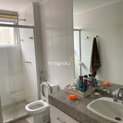 Apartamento com 112m², 2 quartos (sendo 2 suítes), 2 garagens, no bairro Centro em Florianópolis