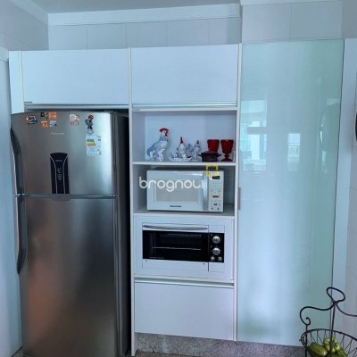Apartamento com 112m², 2 quartos (sendo 2 suítes), 2 garagens, no bairro Centro em Florianópolis