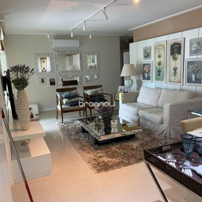 Apartamento com 112m², 2 quartos (sendo 2 suítes), 2 garagens, no bairro Centro em Florianópolis