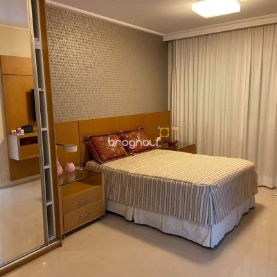 Apartamento com 112m², 2 quartos (sendo 2 suítes), 2 garagens, no bairro Centro em Florianópolis