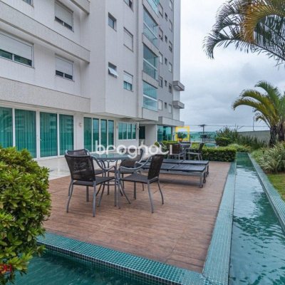 Apartamento com 112m², 2 quartos (sendo 2 suítes), 2 garagens, no bairro Centro em Florianópolis