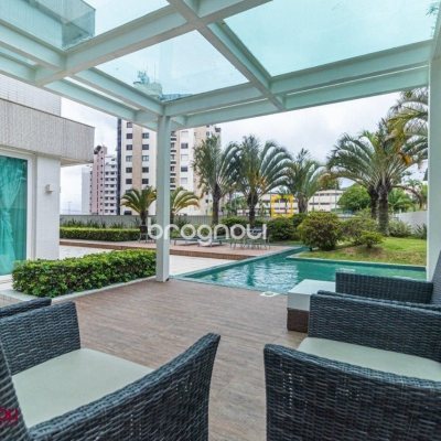 Apartamento com 112m², 2 quartos (sendo 2 suítes), 2 garagens, no bairro Centro em Florianópolis