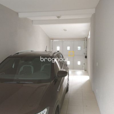 Casa com 420m², 5 quartos (sendo 3 suítes), 2 garagens, no bairro Barreiros em São José