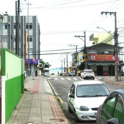 Casa com 420m², 5 quartos (sendo 3 suítes), 2 garagens, no bairro Barreiros em São José