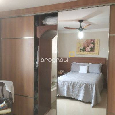 Casa com 420m², 5 quartos (sendo 3 suítes), 2 garagens, no bairro Barreiros em São José
