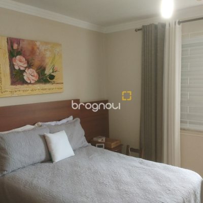 Casa com 420m², 5 quartos (sendo 3 suítes), 2 garagens, no bairro Barreiros em São José