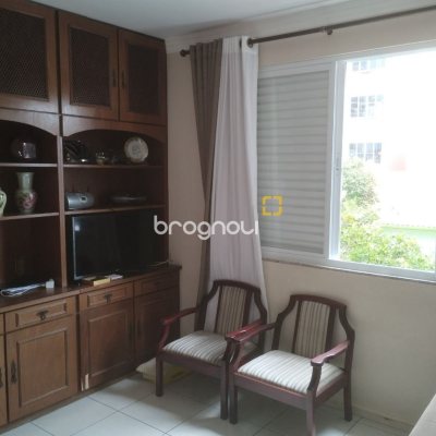 Casa com 420m², 5 quartos (sendo 3 suítes), 2 garagens, no bairro Barreiros em São José