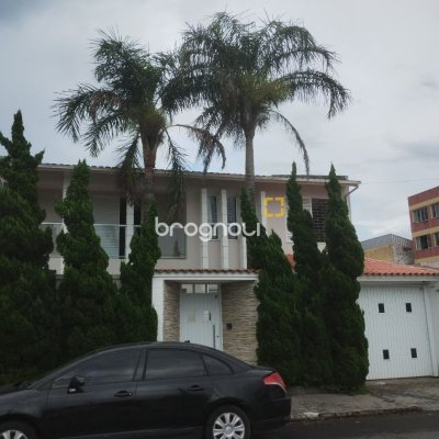 Casa com 420m², 5 quartos (sendo 3 suítes), 2 garagens, no bairro Barreiros em São José