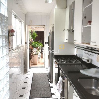 Casa com 420m², 5 quartos (sendo 3 suítes), 2 garagens, no bairro Barreiros em São José