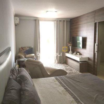 Casa com 420m², 5 quartos (sendo 3 suítes), 2 garagens, no bairro Barreiros em São José