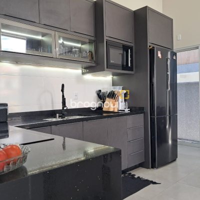 Casa com 145m², 3 quartos (sendo 1 suíte), 2 garagens, no bairro Ingleses em Florianópolis