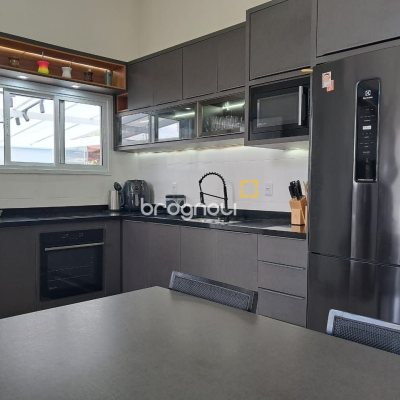 Casa com 145m², 3 quartos (sendo 1 suíte), 2 garagens, no bairro Ingleses em Florianópolis