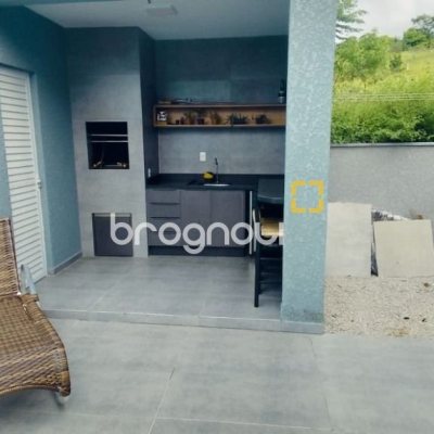 Casa com 145m², 3 quartos (sendo 1 suíte), 2 garagens, no bairro Ingleses em Florianópolis