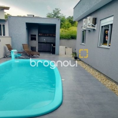 Casa com 145m², 3 quartos (sendo 1 suíte), 2 garagens, no bairro Ingleses em Florianópolis