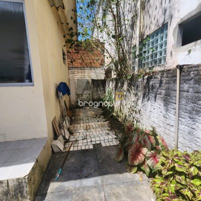 Casa com 330m², 5 quartos, 3 garagens, no bairro Balneário em Florianópolis